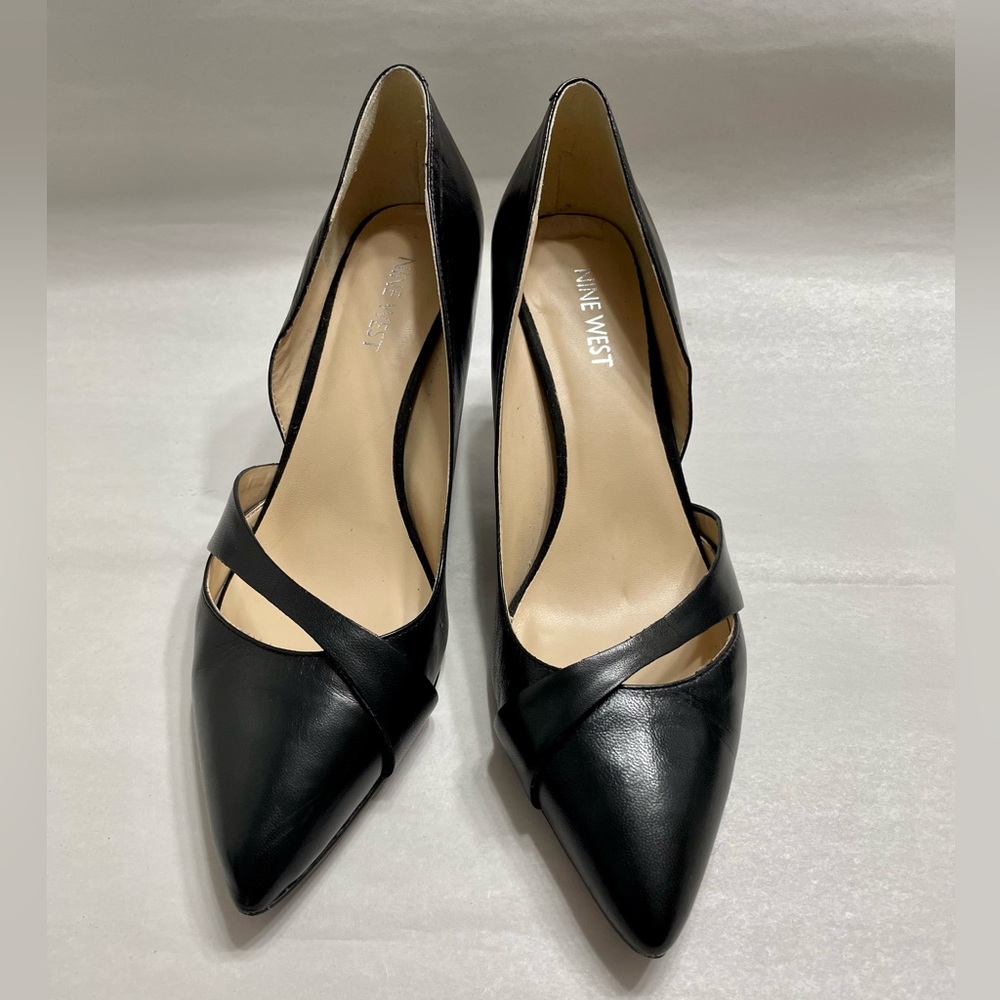 8.5 M Nine West black leather 3” women’s heels